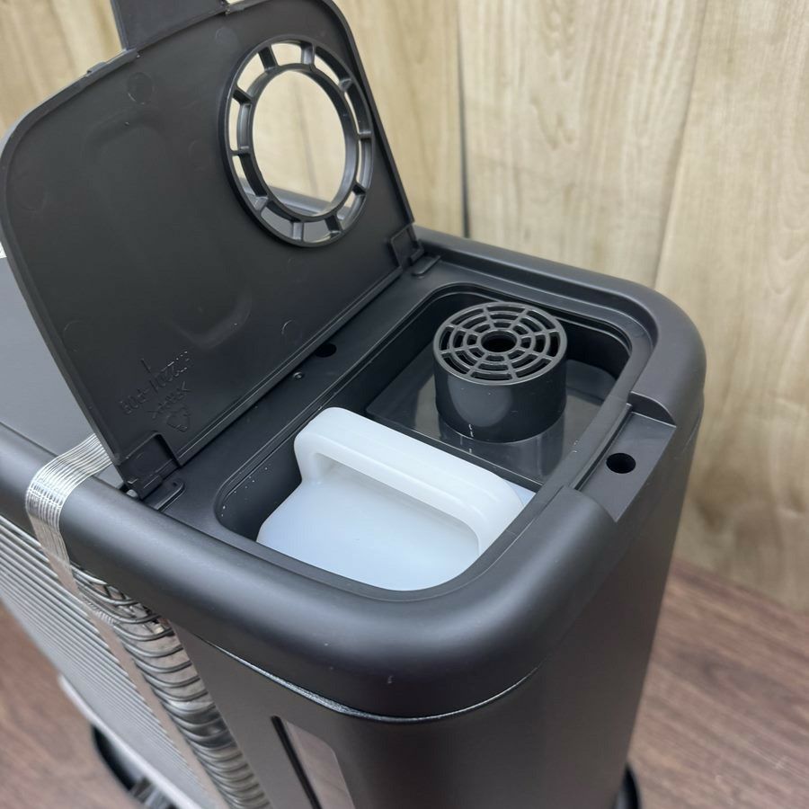 【新品】スチーム加湿機能付電気ストーブ 1000W QS213-BK 2022年式