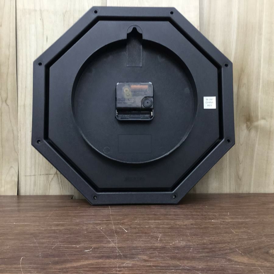 掛時計 オクターゴ MAG