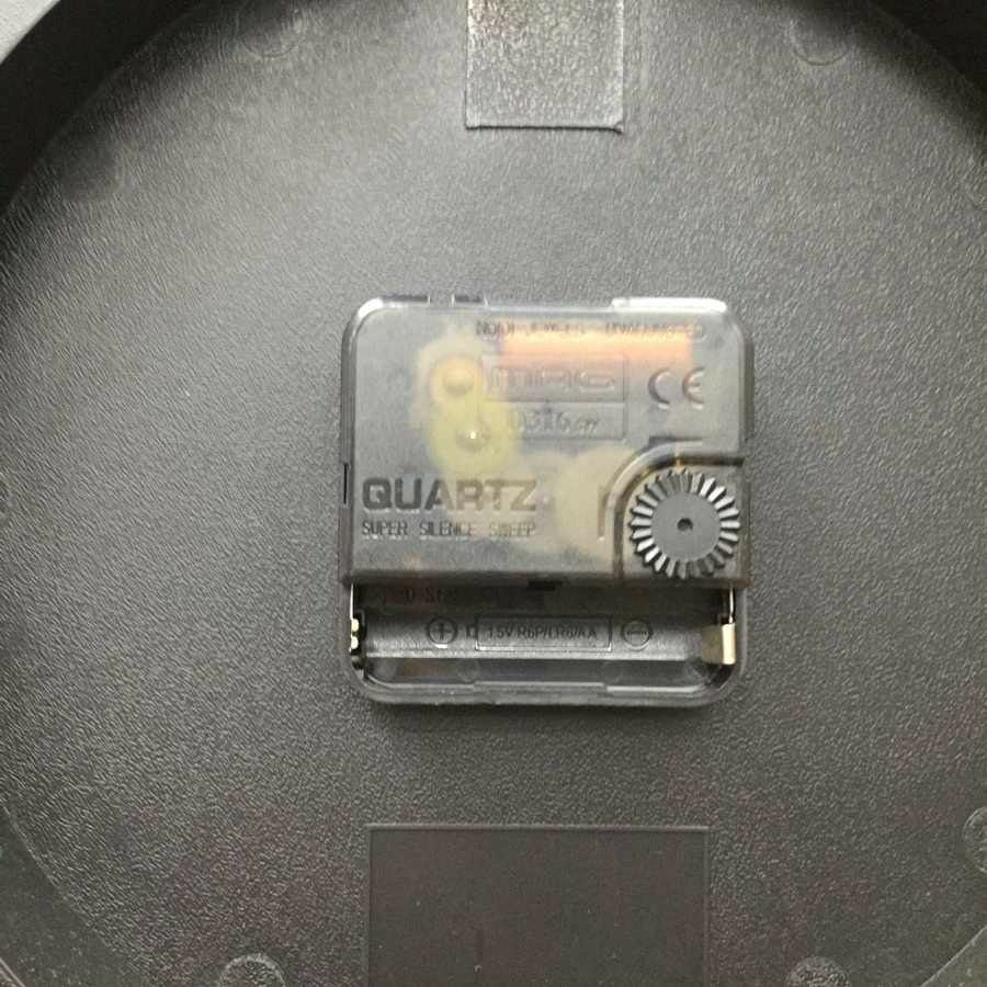 掛時計 オクターゴ MAG