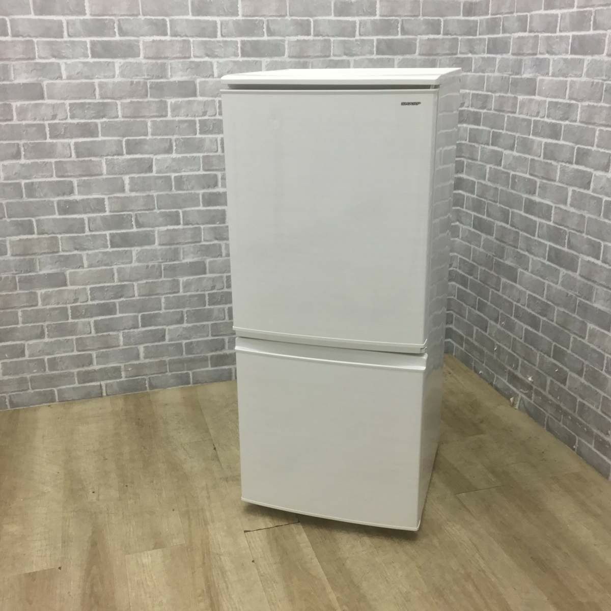 SHARP 冷蔵庫 2ドア 137L つけかえどっちもドア 2018年製