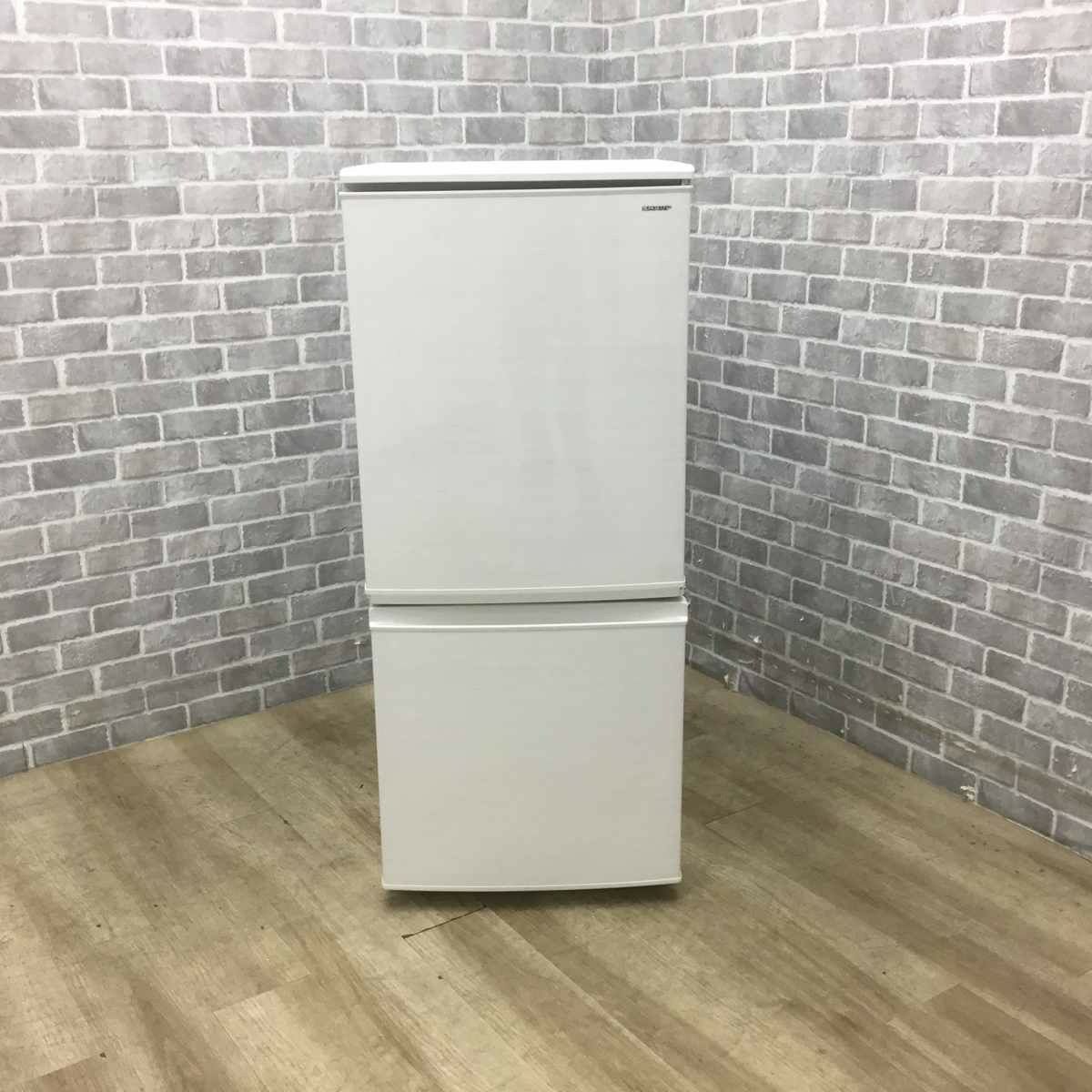 SHARP 冷蔵庫 2ドア 137L つけかえどっちもドア 2018年製