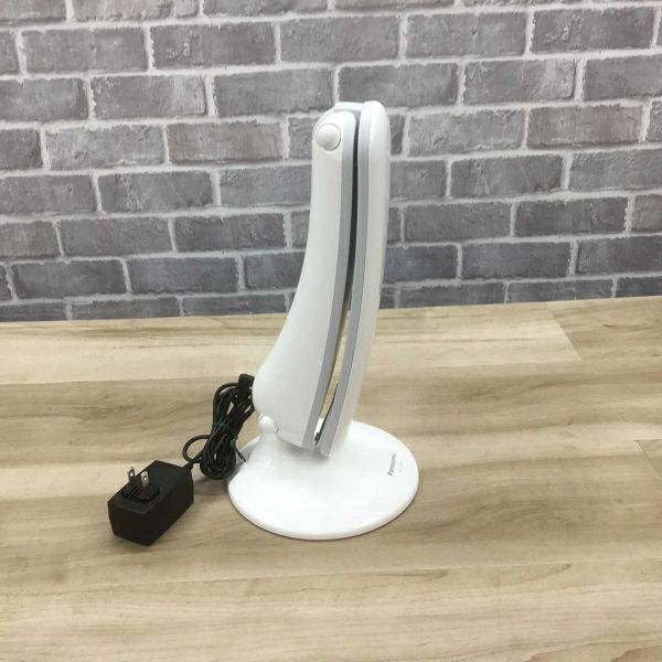 Panasonic LEDデスクライト 2017年製