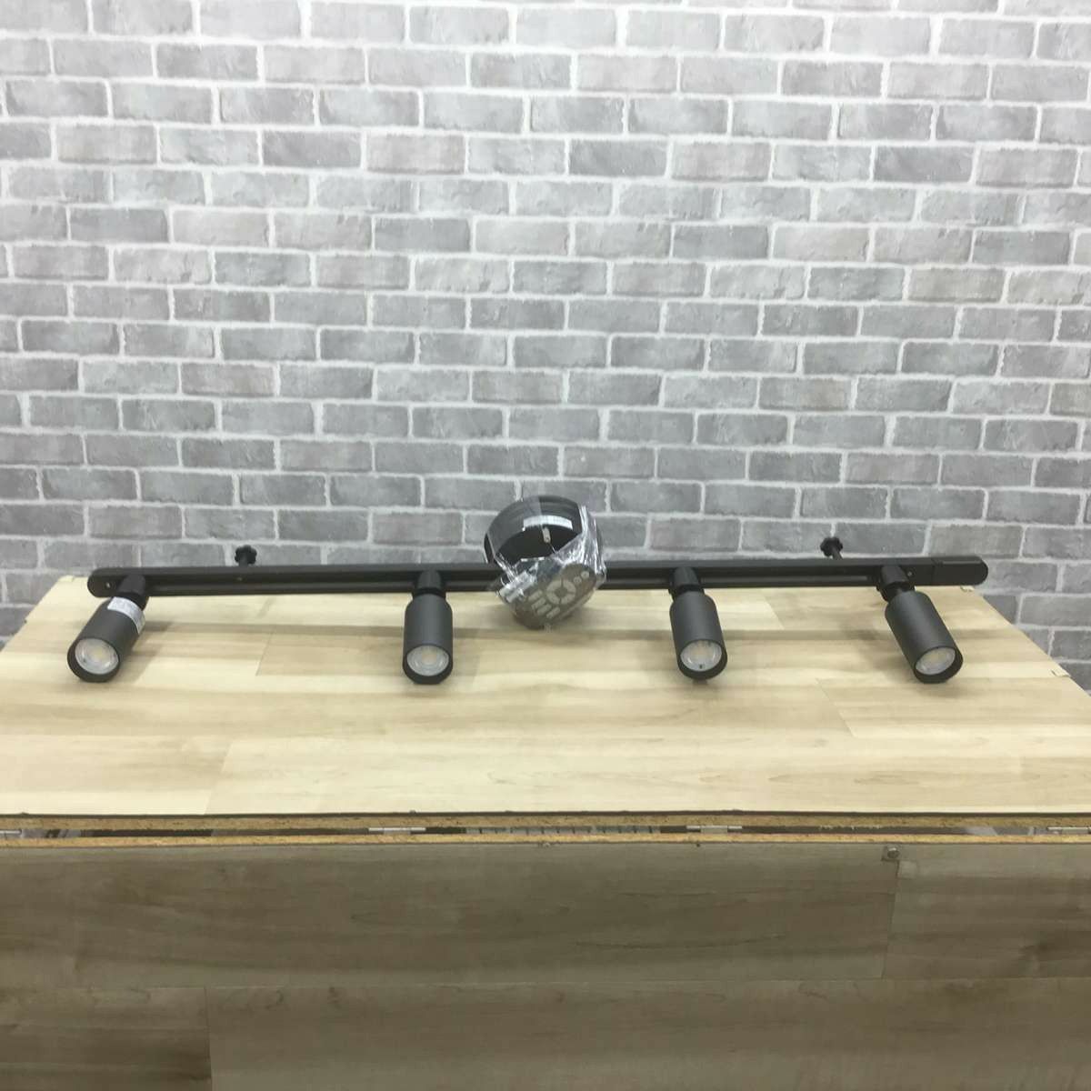LEDスポットライト 4灯セット ダクトレール付き 2024年製