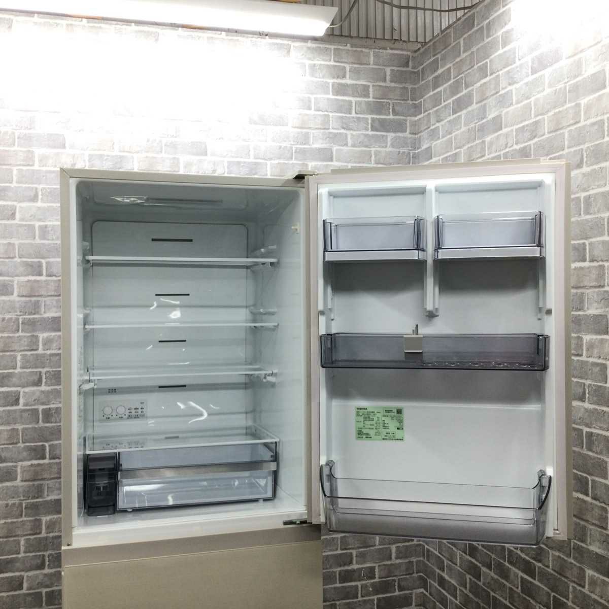 東芝 VEGETA 冷蔵庫 3ドア 356L 右開き グレインアイボリー GR-U36SV(UC) 2023年製