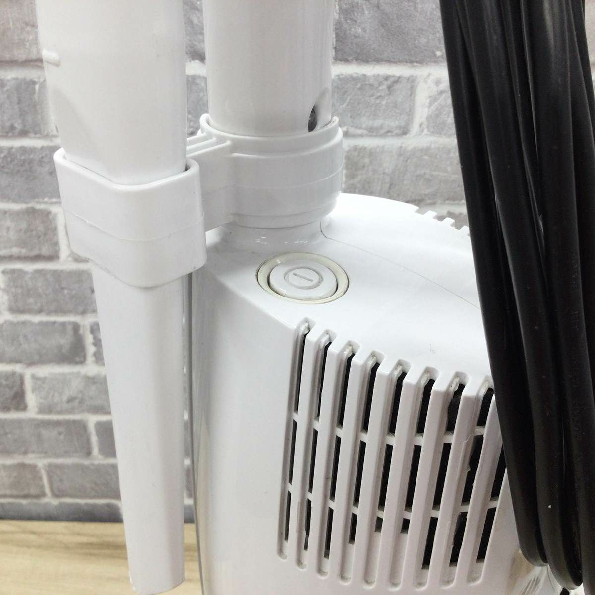 ツインバード スティッククリーナー 220W ホワイト TC-EA36 2018年製