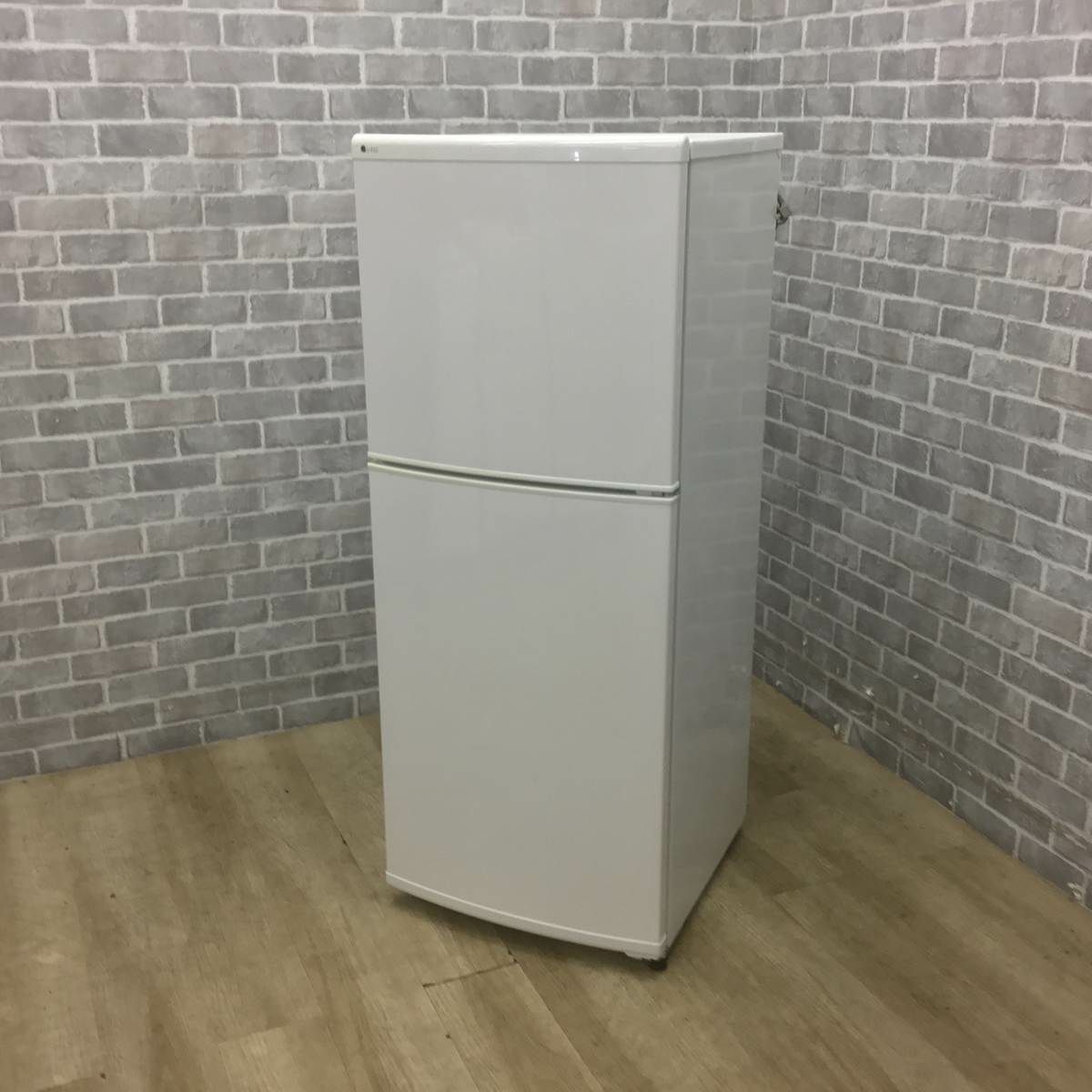 ユーイング 冷蔵庫 2ドア 140L 右開き ホワイト UR-F140J 2018年製