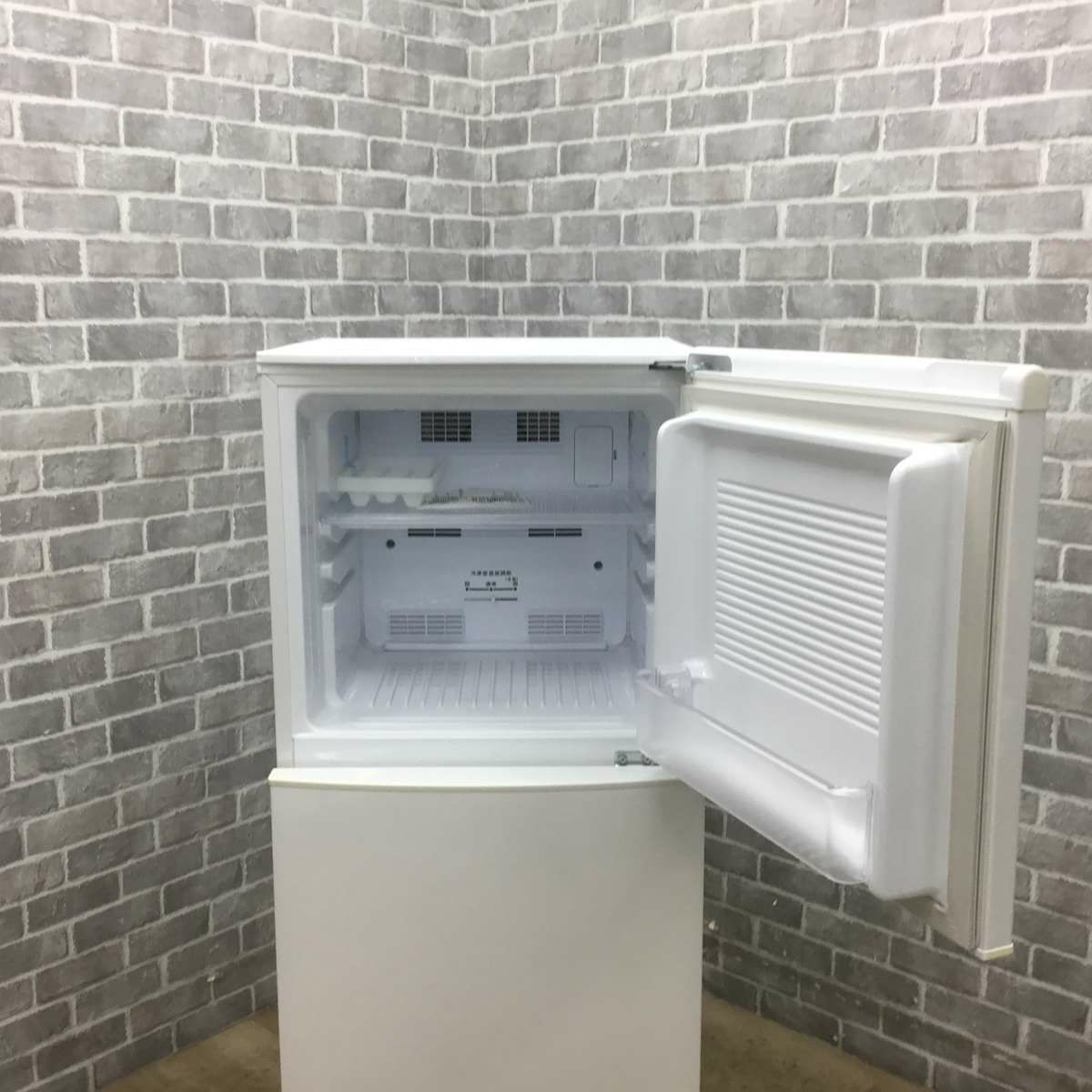 ユーイング 冷蔵庫 2ドア 140L 右開き ホワイト UR-F140J 2018年製