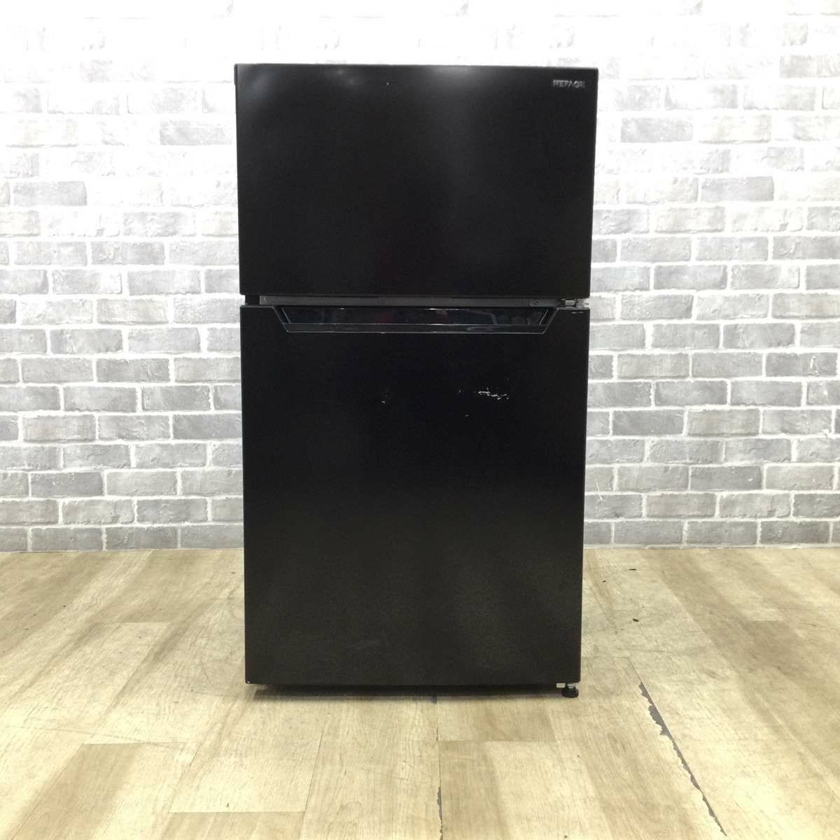 ヤマダ電機  REFAGE 冷蔵庫 2ドア 87L 右開き ブラック YRZC09LK 2023年製