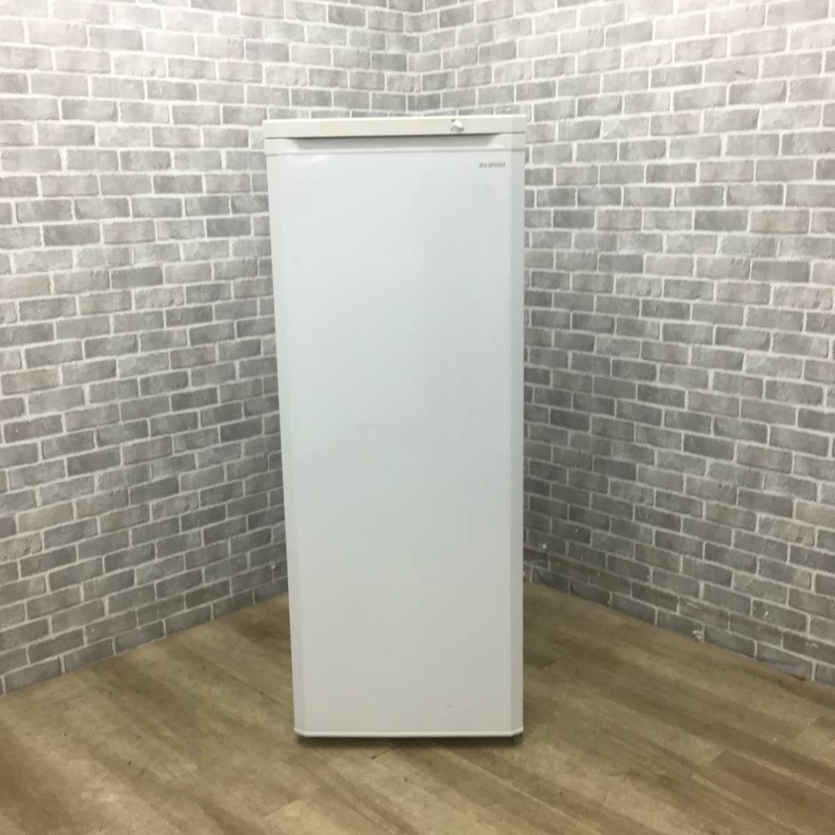 アイリスオーヤマ 冷凍庫 1ドア 175L 右開き ホワイト IUSD-18A-W 2020年製