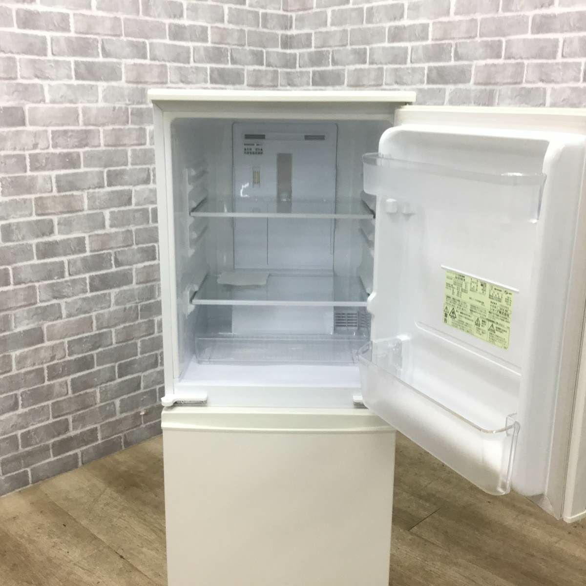 シャープ 冷蔵庫 2ドア 137L つけかえどっちもドア ホワイト SJ-D14B-W 2016年製