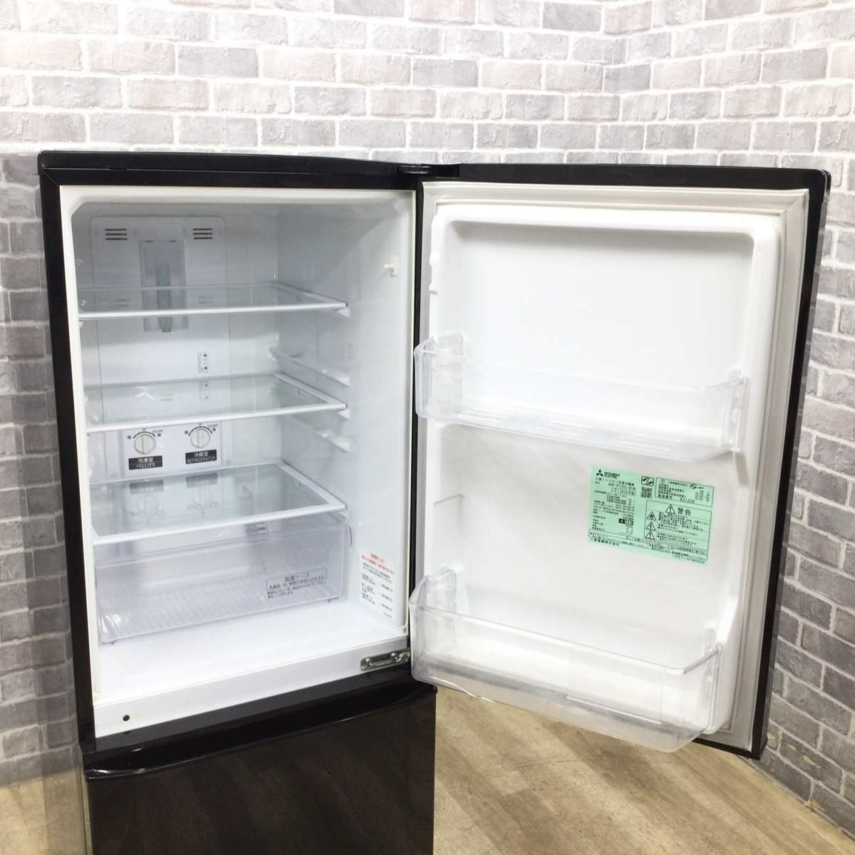 三菱電機 冷蔵庫 2ドア 146L 右開き  ブラック MR-P15C-B 2018年製