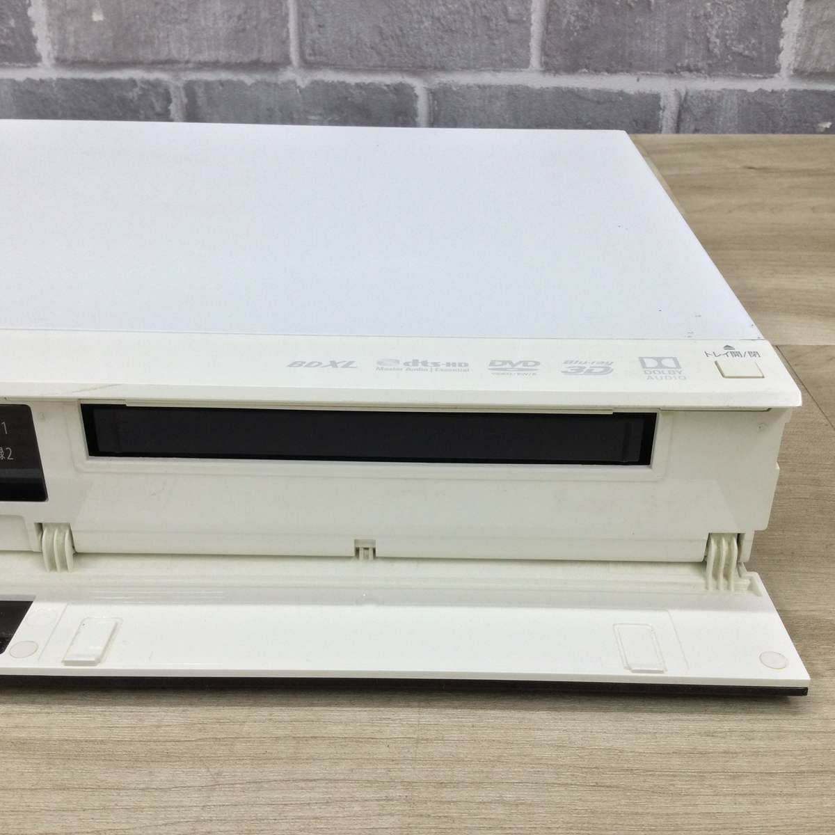 シャープ AQUOS ブルーレイレコーダー HDD1TB 2番組同時録画 ホワイト BD-W1800W 2016年製