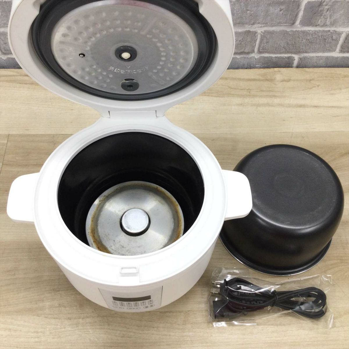 ヒロコーポ コンパクトライスクッカー3合炊き ホワイト 	HK-RC03(WH) 2023年製