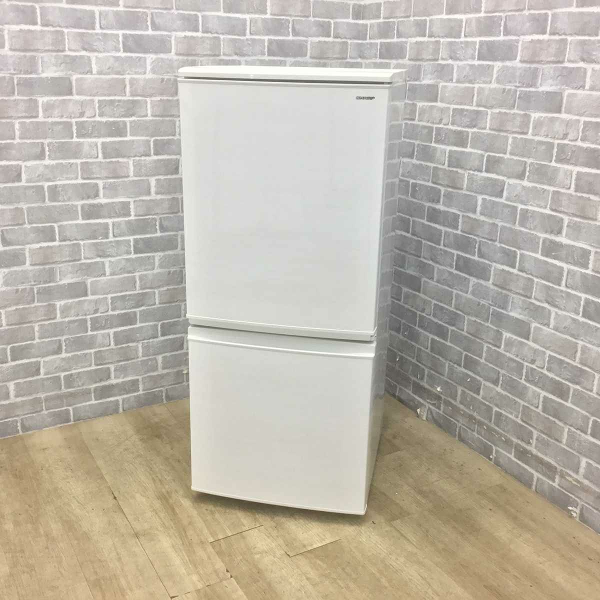 シャープ 冷蔵庫 2ドア 137L つけかえどっちもドア ホワイト SJ-D14D-W 2018年製