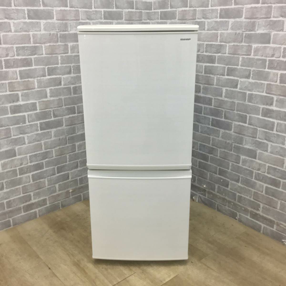 シャープ 冷蔵庫 2ドア 137L つけかえどっちもドア ホワイト SJ-D14D-W 2018年製