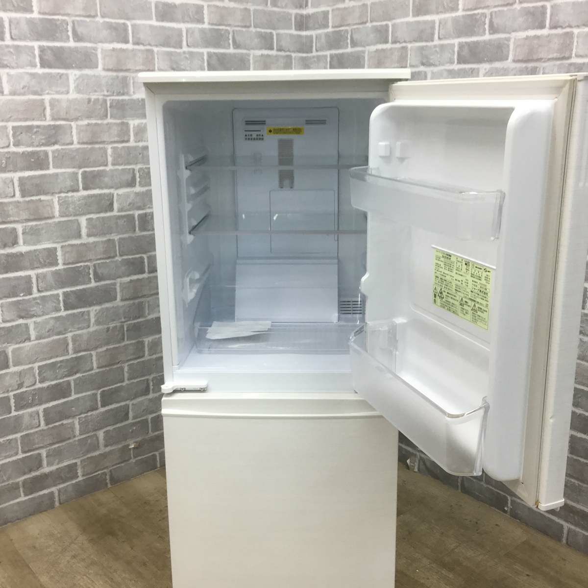 シャープ 冷蔵庫 2ドア 137L つけかえどっちもドア ホワイト SJ-D14D-W 2018年製