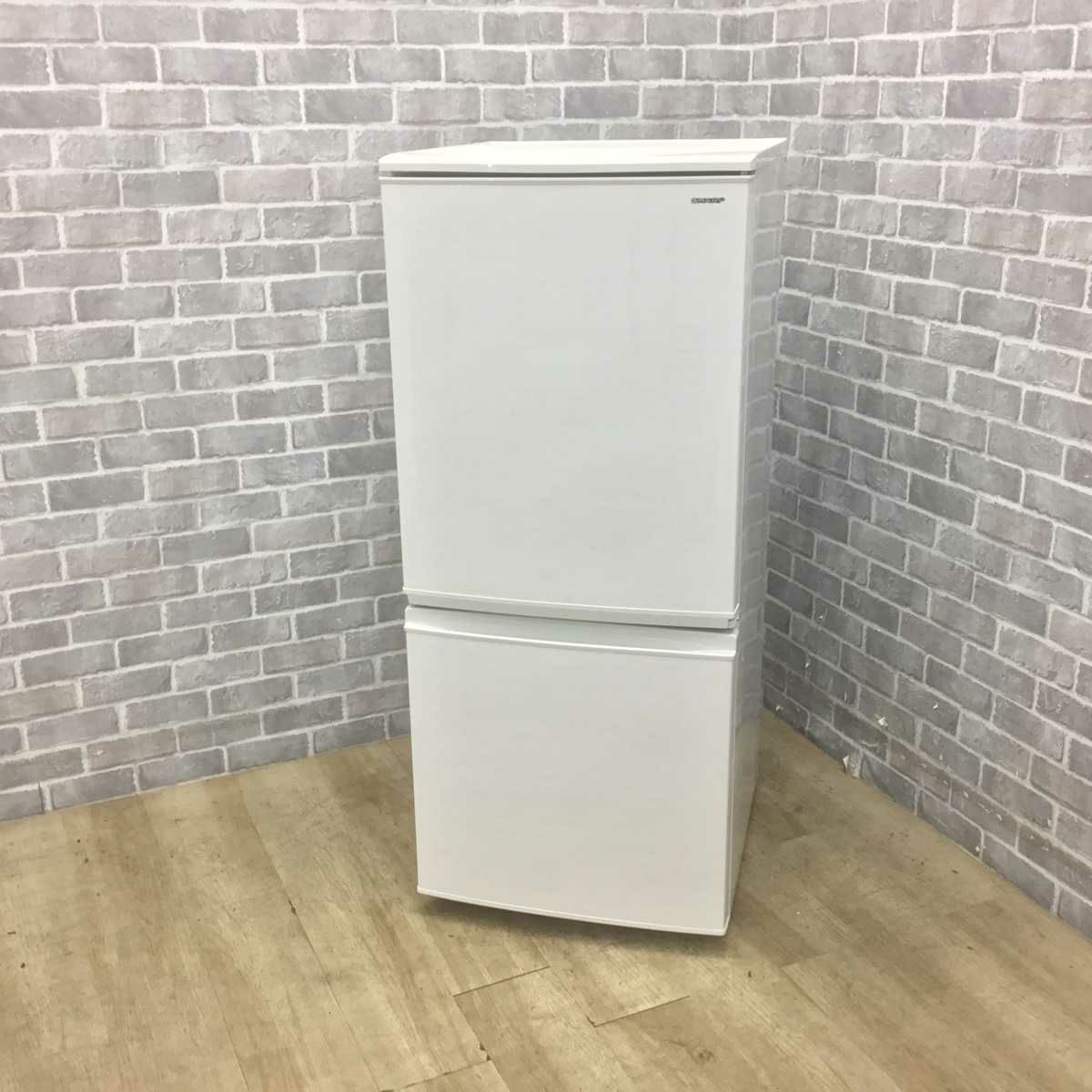 シャープ 冷蔵庫 2ドア 137L つけかえどっちもドア ホワイト SJ-D14D-W 2018年製