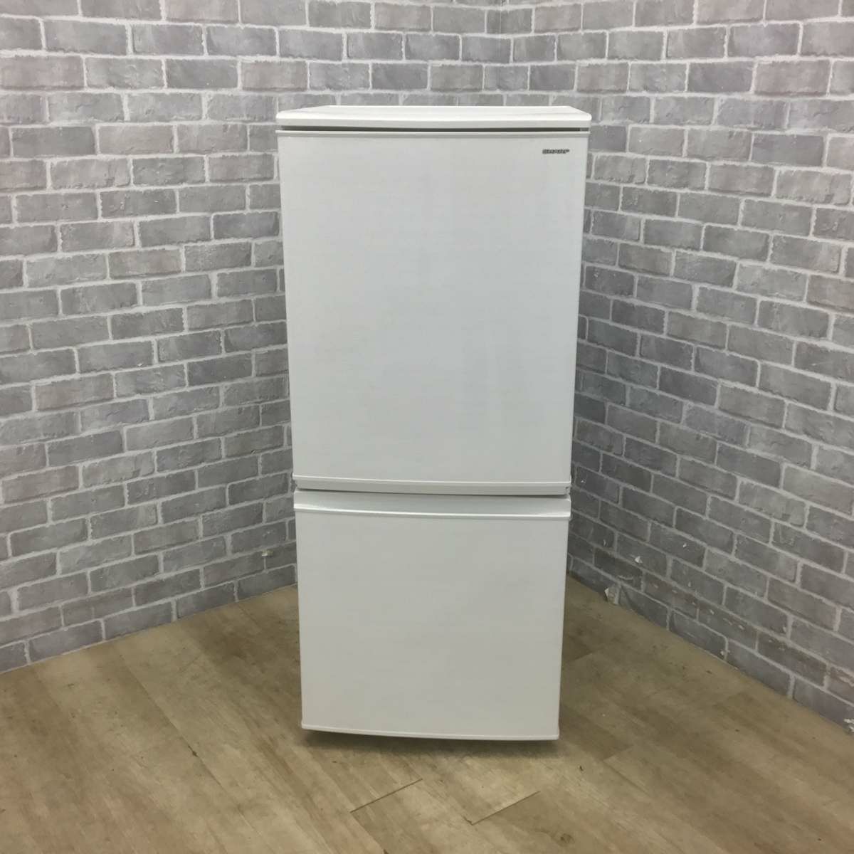 シャープ 冷蔵庫 2ドア 137L つけかえどっちもドア ホワイト SJ-D14D-W 2018年製