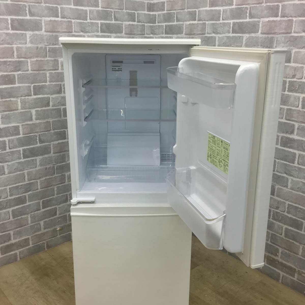 シャープ 冷蔵庫 2ドア 137L つけかえどっちもドア ホワイト SJ-D14D-W 2018年製