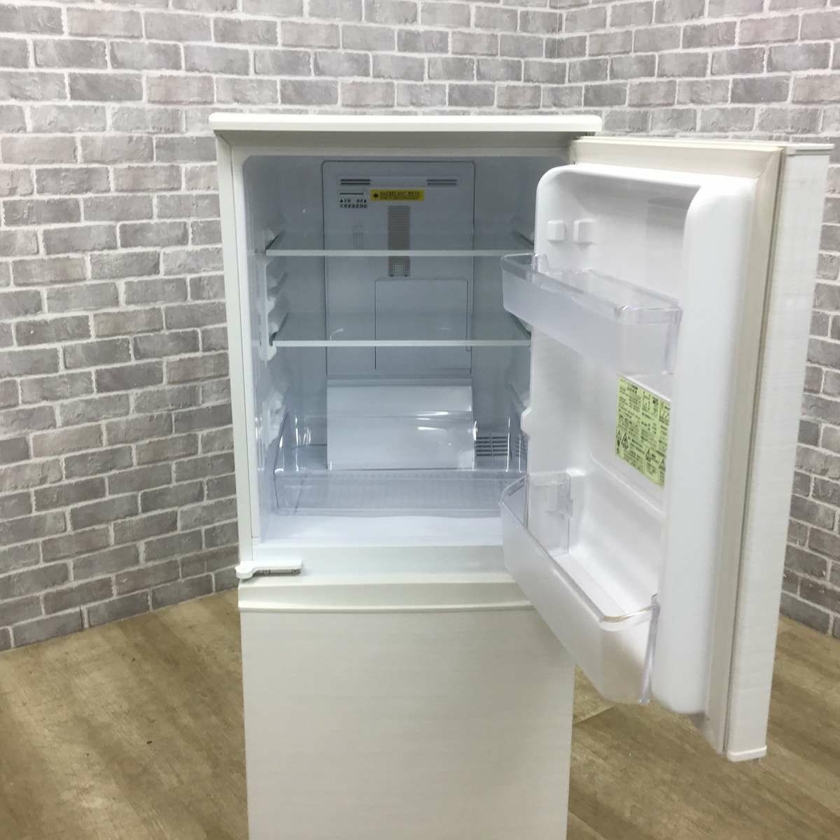 シャープ 冷蔵庫 2ドア 137L つけかえどっちもドア ホワイト SJ-D14F-W 2020年製