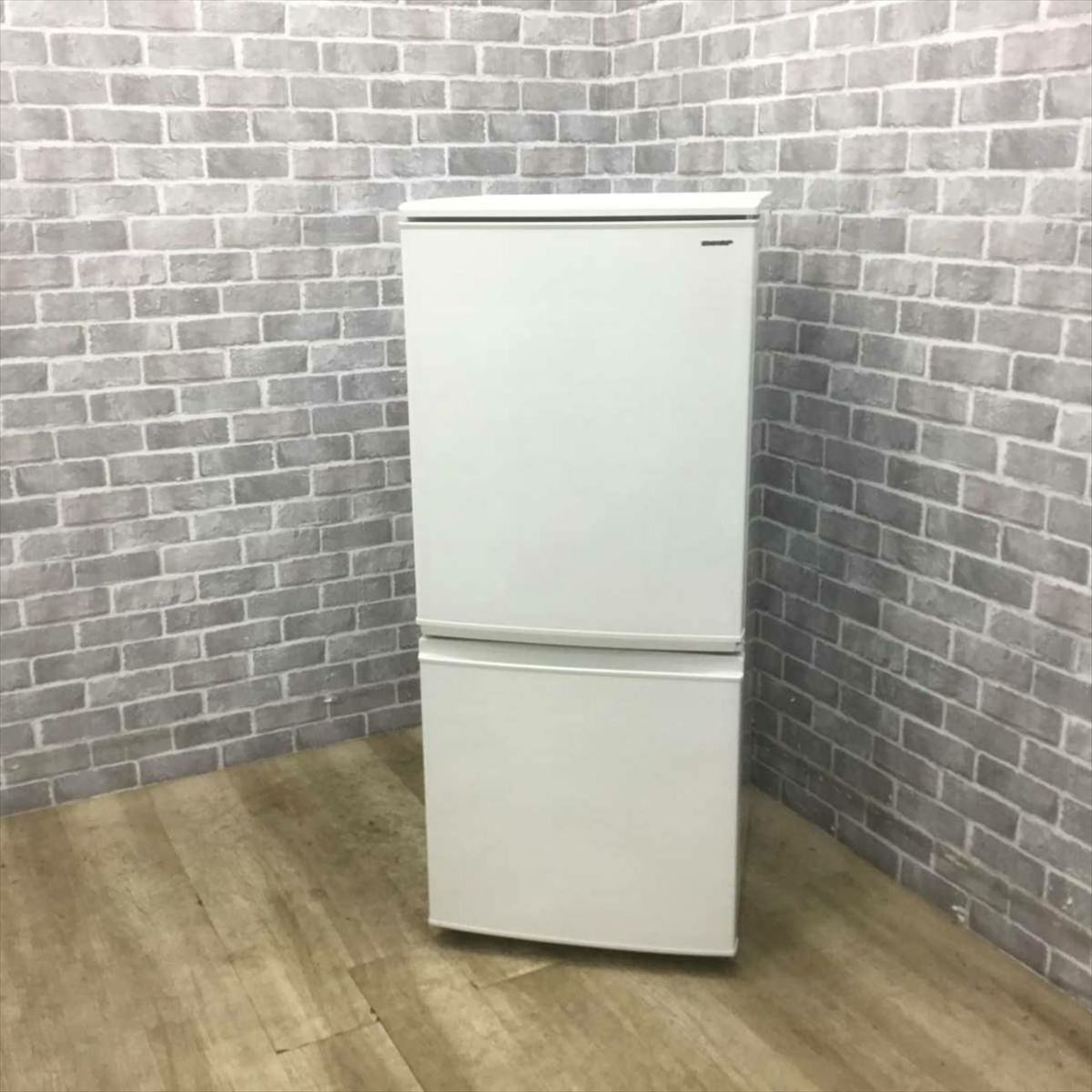 SHARP 冷蔵庫 2ドア 137L つけかえどっちもドア ホワイト SJ-D14D-W 2018年製