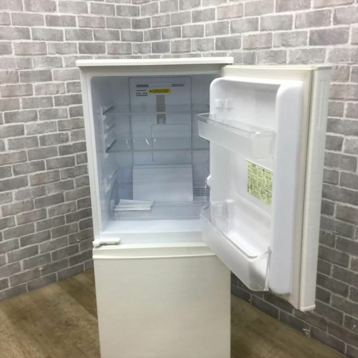 SHARP 冷蔵庫 2ドア 137L つけかえどっちもドア ホワイト SJ-D14D-W 2018年製