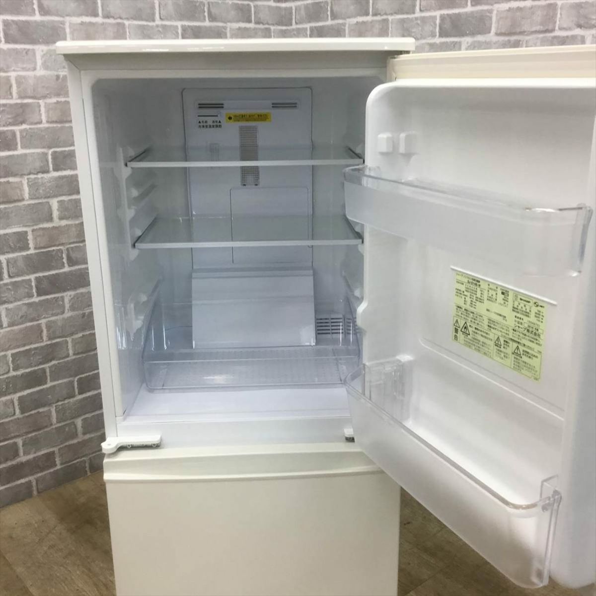 SHARP 冷蔵庫 2ドア 137L つけかえどっちもドア ホワイト SJ-D14B-W 2016年製