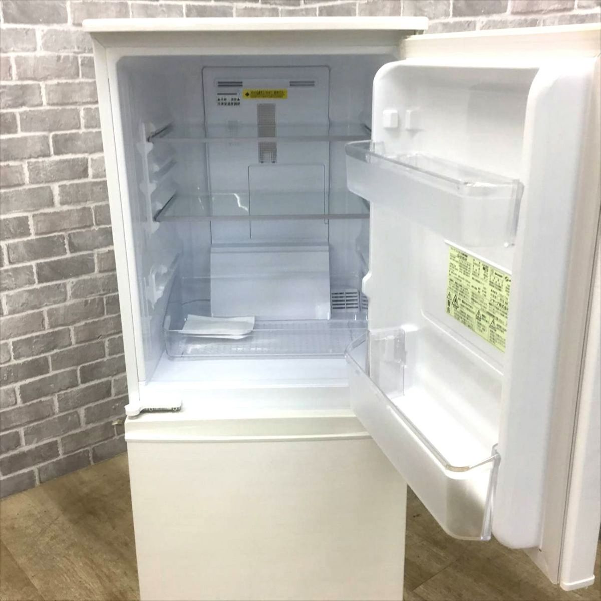 SHARP 冷蔵庫 2ドア 137L つけかえどっちもドア ホワイト SJ-D14D-W 2018年製