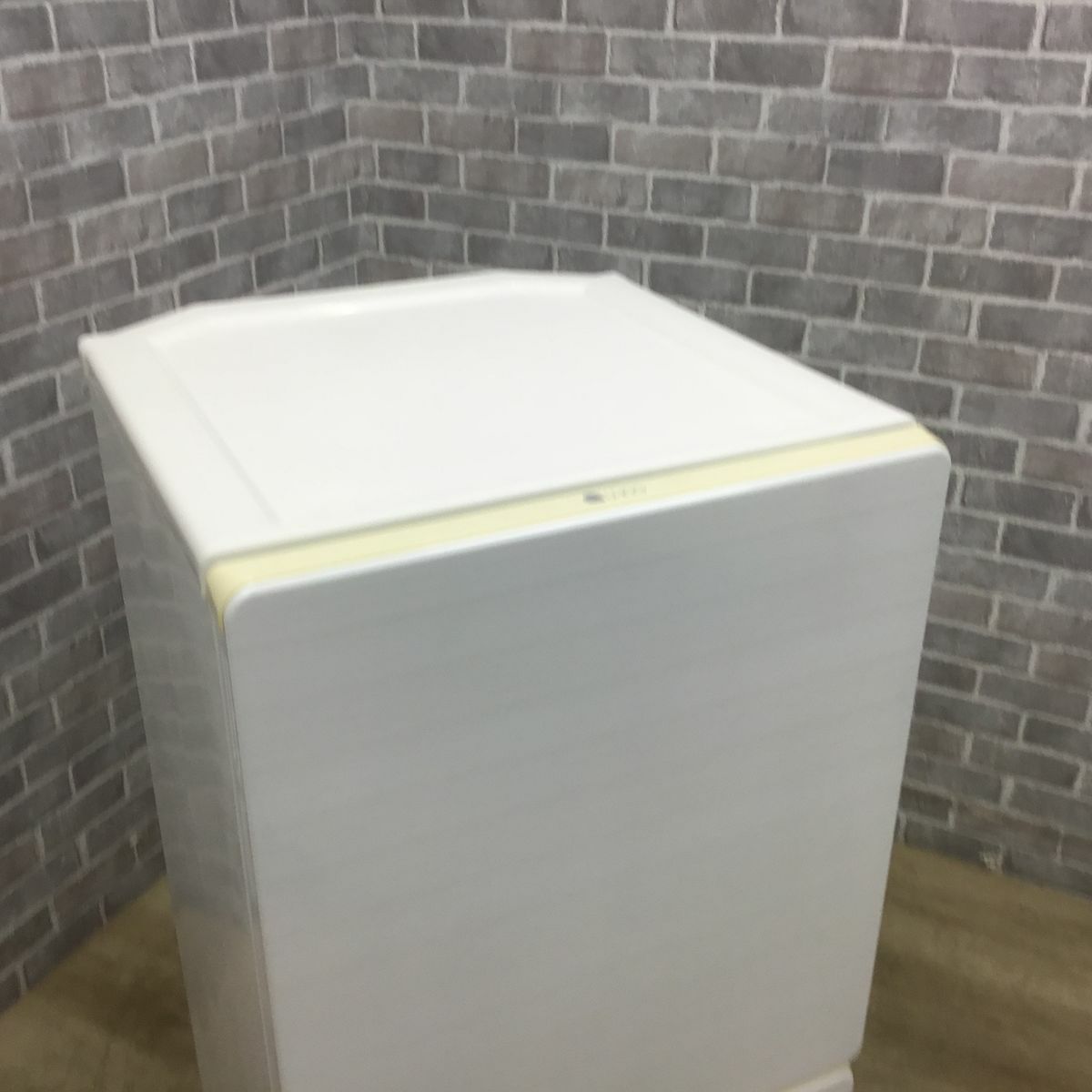 ユーイング 冷蔵庫 2ドア 110L 右開き ホワイト UR-F110H-W 2016年製