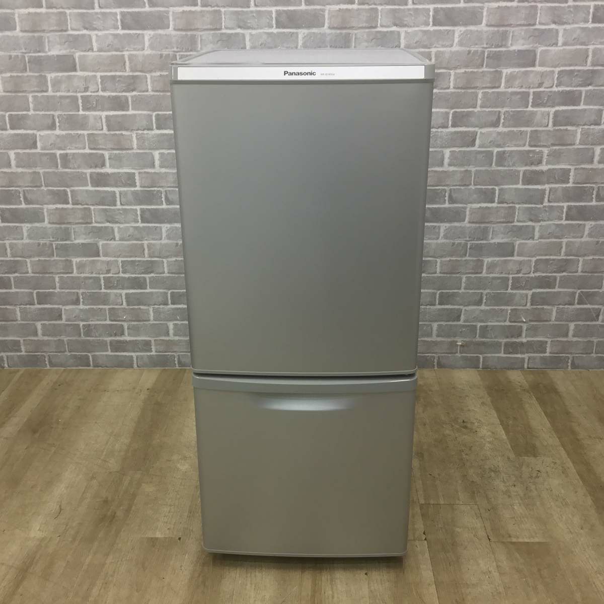 パナソニック 冷蔵庫 2ドア 138L 右開き シルバー NR-B149W-S 2017年製