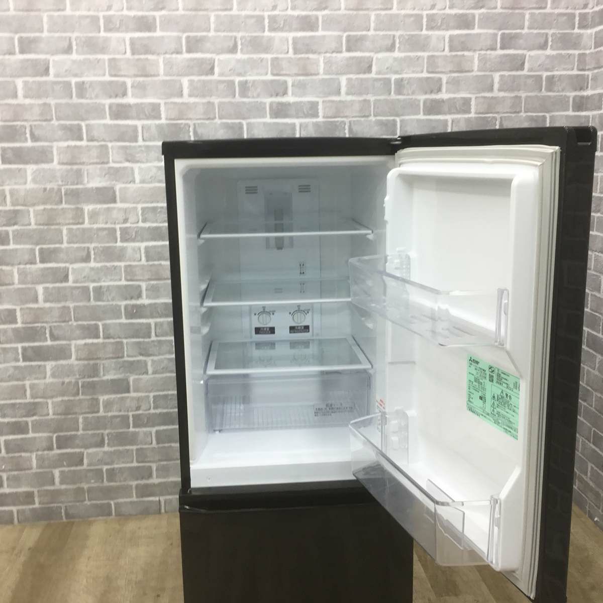 三菱電機 冷蔵庫 2ドア 146L 右開き ブラック MR-P15E-B 2019年製