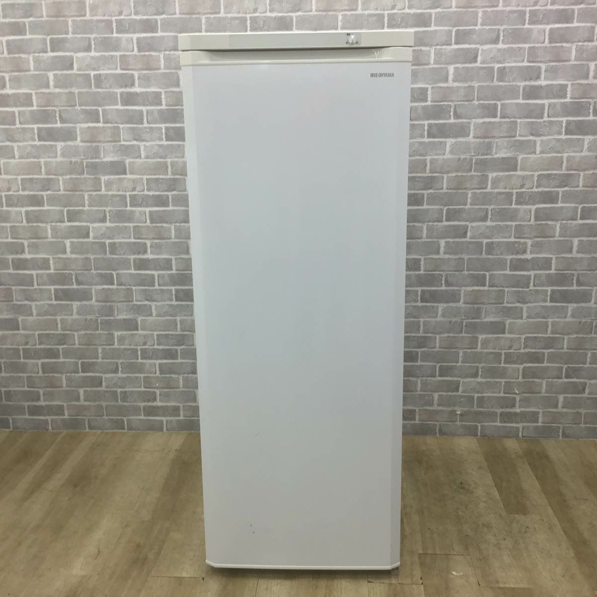 アイリスオーヤマ 冷凍庫 1ドア 175L 右開き ホワイト IUSD-18A-W 2019年製