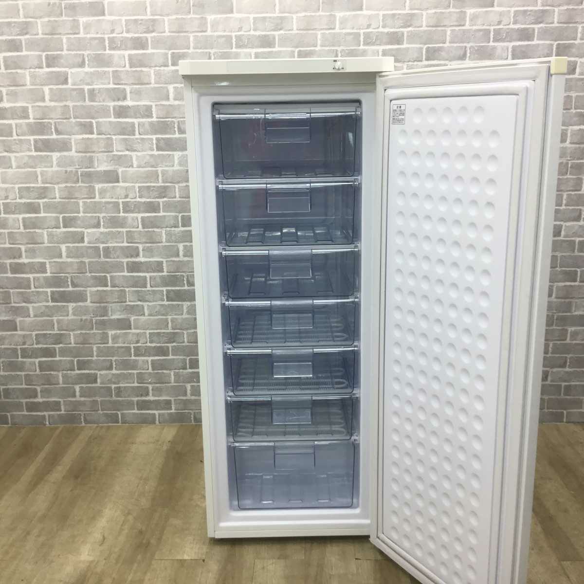 アイリスオーヤマ 冷凍庫 1ドア 175L 右開き ホワイト IUSD-18A-W 2019年製