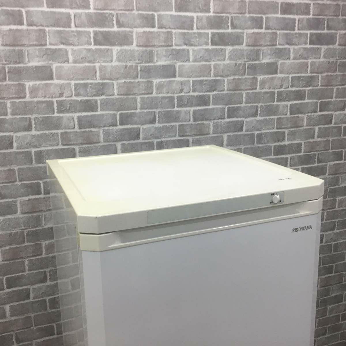 アイリスオーヤマ 冷凍庫 1ドア 175L 右開き ホワイト IUSD-18A-W 2019年製