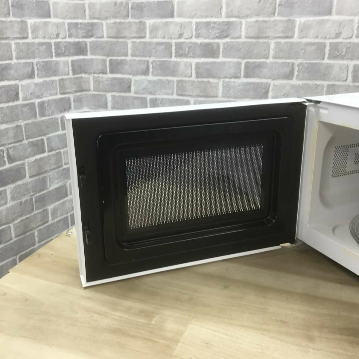 東芝 電子レンジ 700W 17L 50hz 東日本専用 ホワイト MFM-S17A-50HZ(W) 2019年製