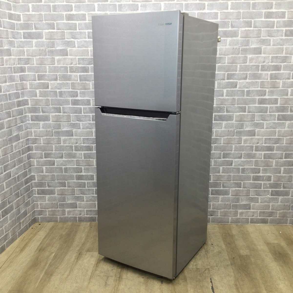 ハイセンス 冷蔵庫 2ドア 236L 右開き シルバー HR-B2302 2019年製