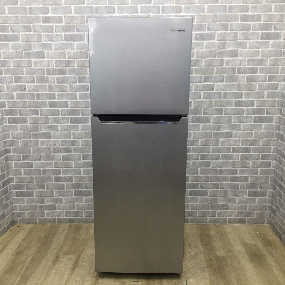ハイセンス 冷蔵庫 2ドア 236L 右開き シルバー HR-B2302 2019年製
