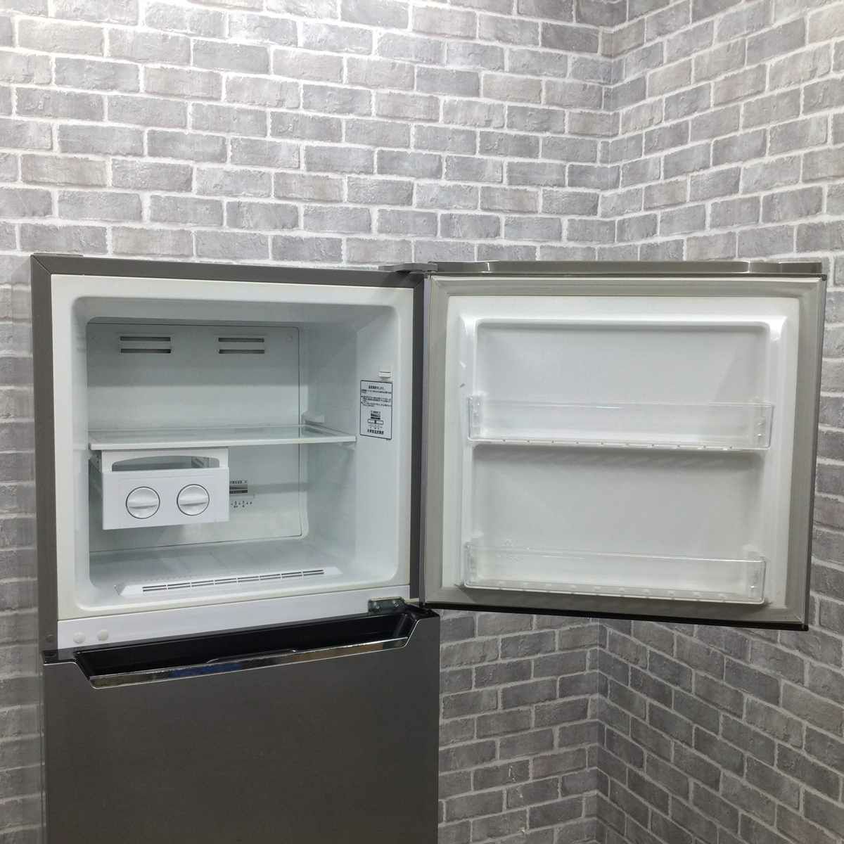 ハイセンス 冷蔵庫 2ドア 236L 右開き シルバー HR-B2302 2019年製