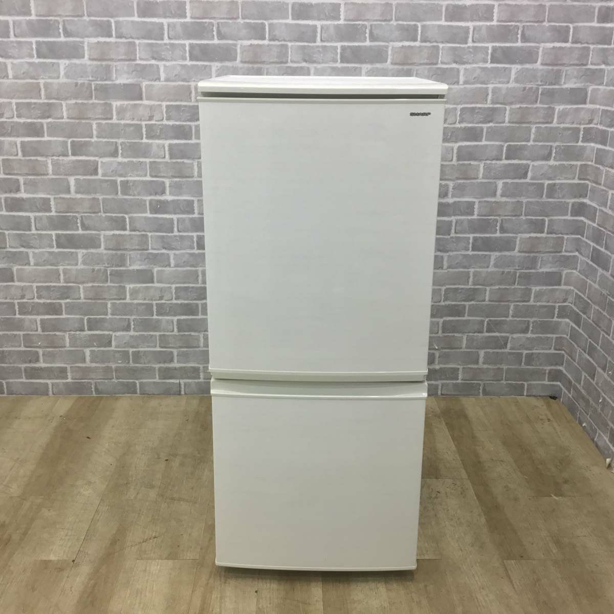 シャープ 冷蔵庫 2ドア 137L つけかえどっちもドア ホワイト SJ-D14D-W 2018年製