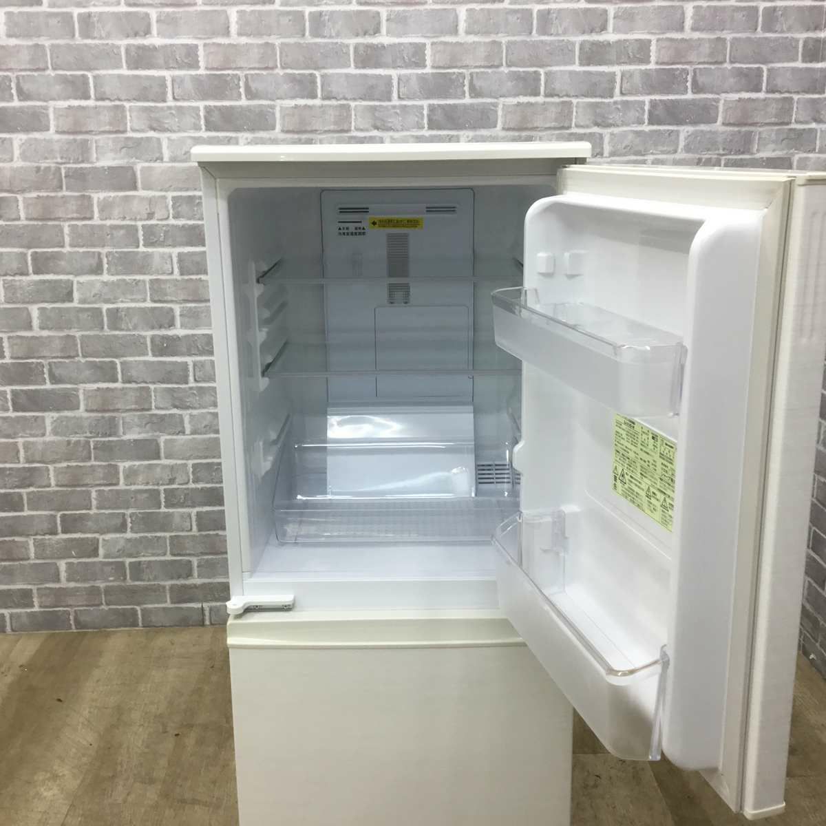 シャープ 冷蔵庫 2ドア 137L つけかえどっちもドア ホワイト SJ-D14D-W 2018年製