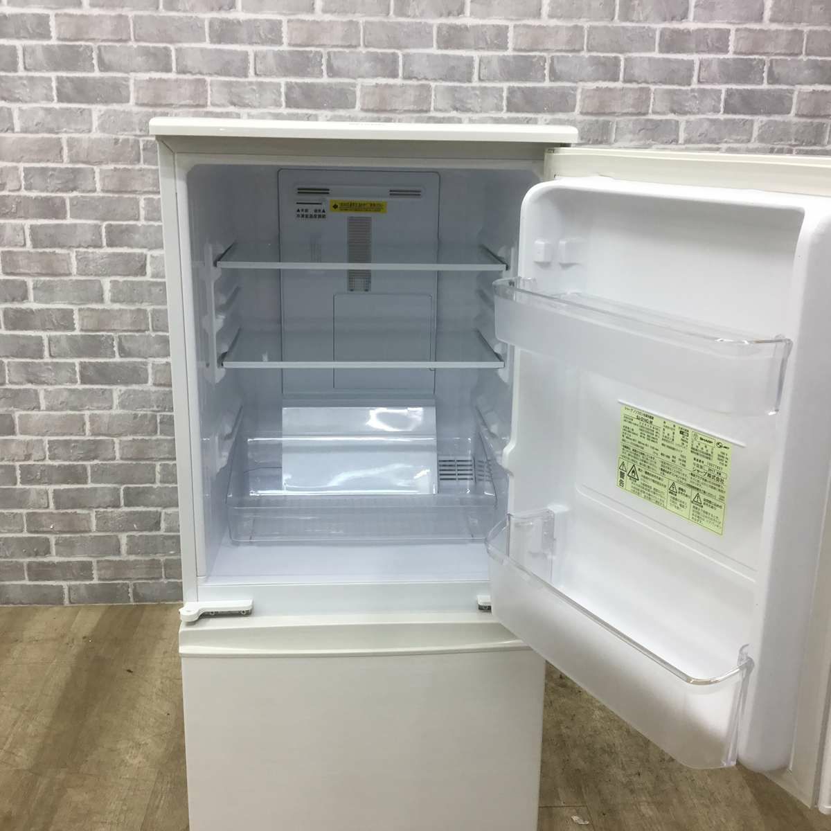 シャープ 冷蔵庫 2ドア 137L つけかえどっちもドア ホワイト SJ-D14C-W 2017年製