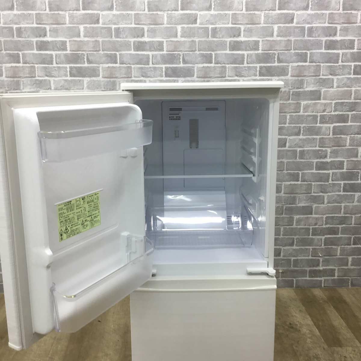 シャープ 冷蔵庫 2ドア 137L つけかえどっちもドア ホワイト SJ-D14F-W 2020年製