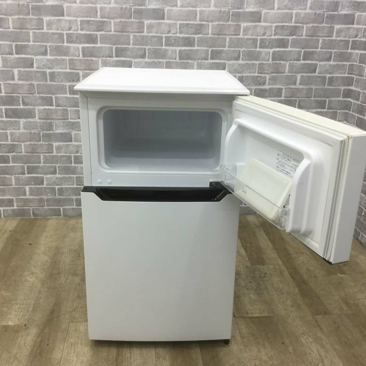 ハイセンス 冷蔵庫 2ドア 93L 右開き ホワイト HR-B95A 2017年製