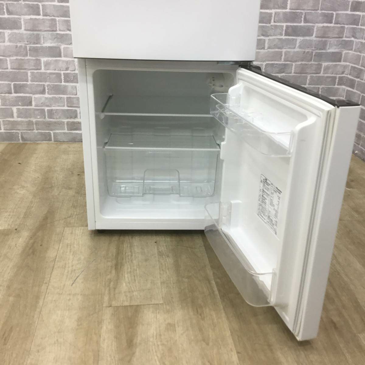 ハイセンス 冷蔵庫 2ドア 93L 右開き ホワイト HR-B95A 2017年製