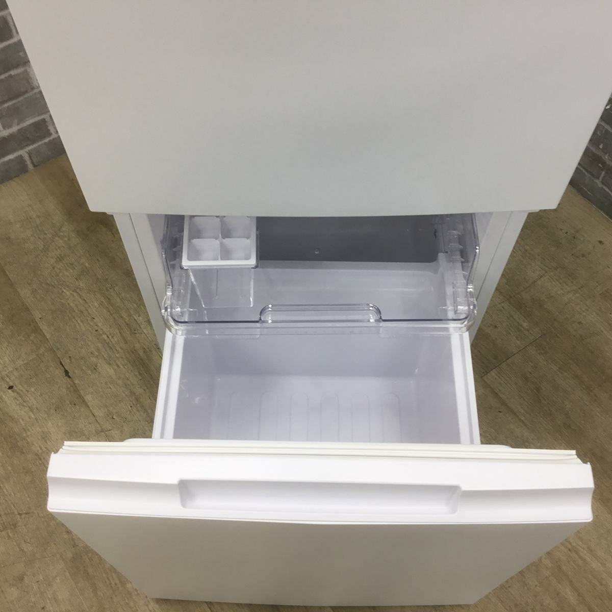 シャープ 冷蔵庫 2ドア 179L つけかえどっちもドア ホワイト SJ-D18K-W 2024年製