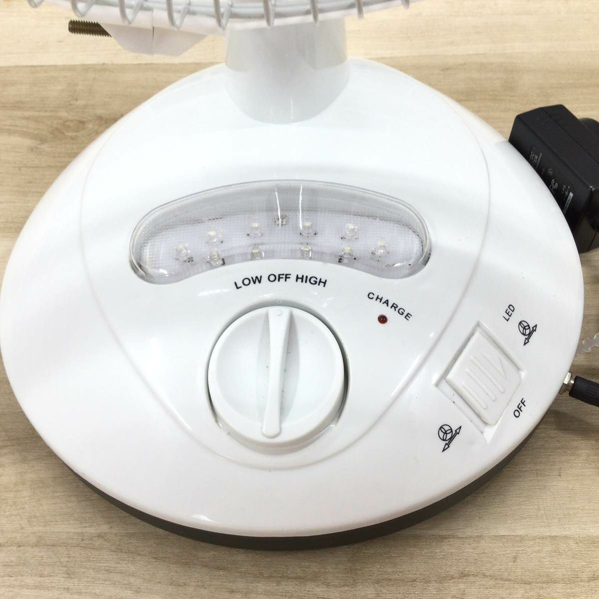 お座敷扇風機 充電式高輝度LED ホワイト YG-3812