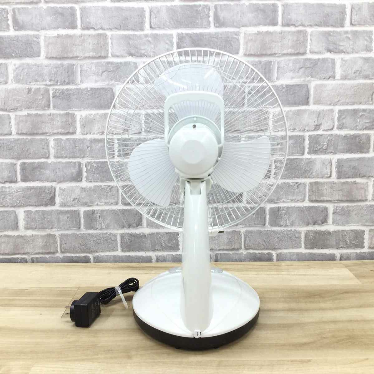 お座敷扇風機 充電式高輝度LED ホワイト YG-3812