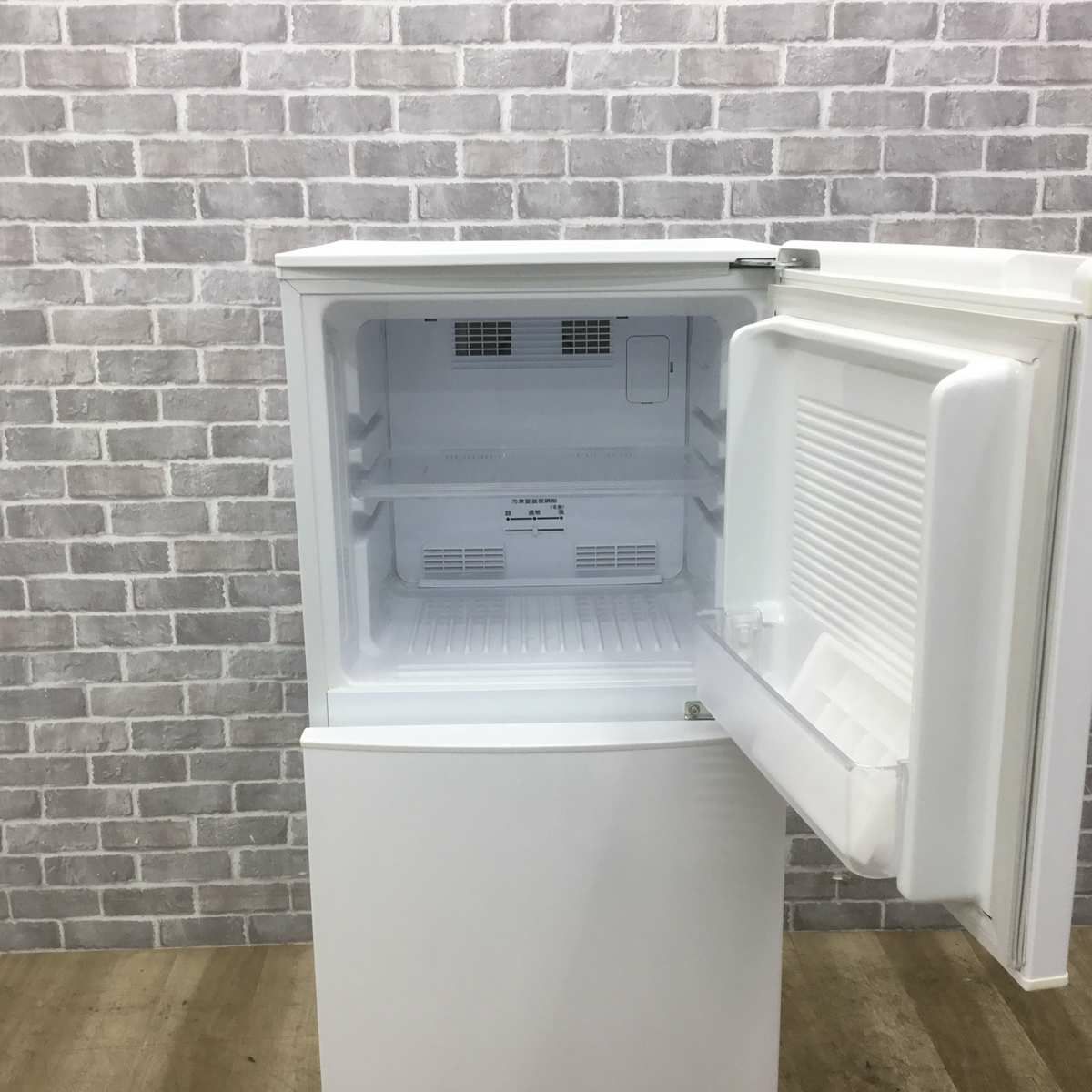 ユーイング 冷蔵庫 2ドア 140L 右開き ホワイト UR-F140J-W 2017年製