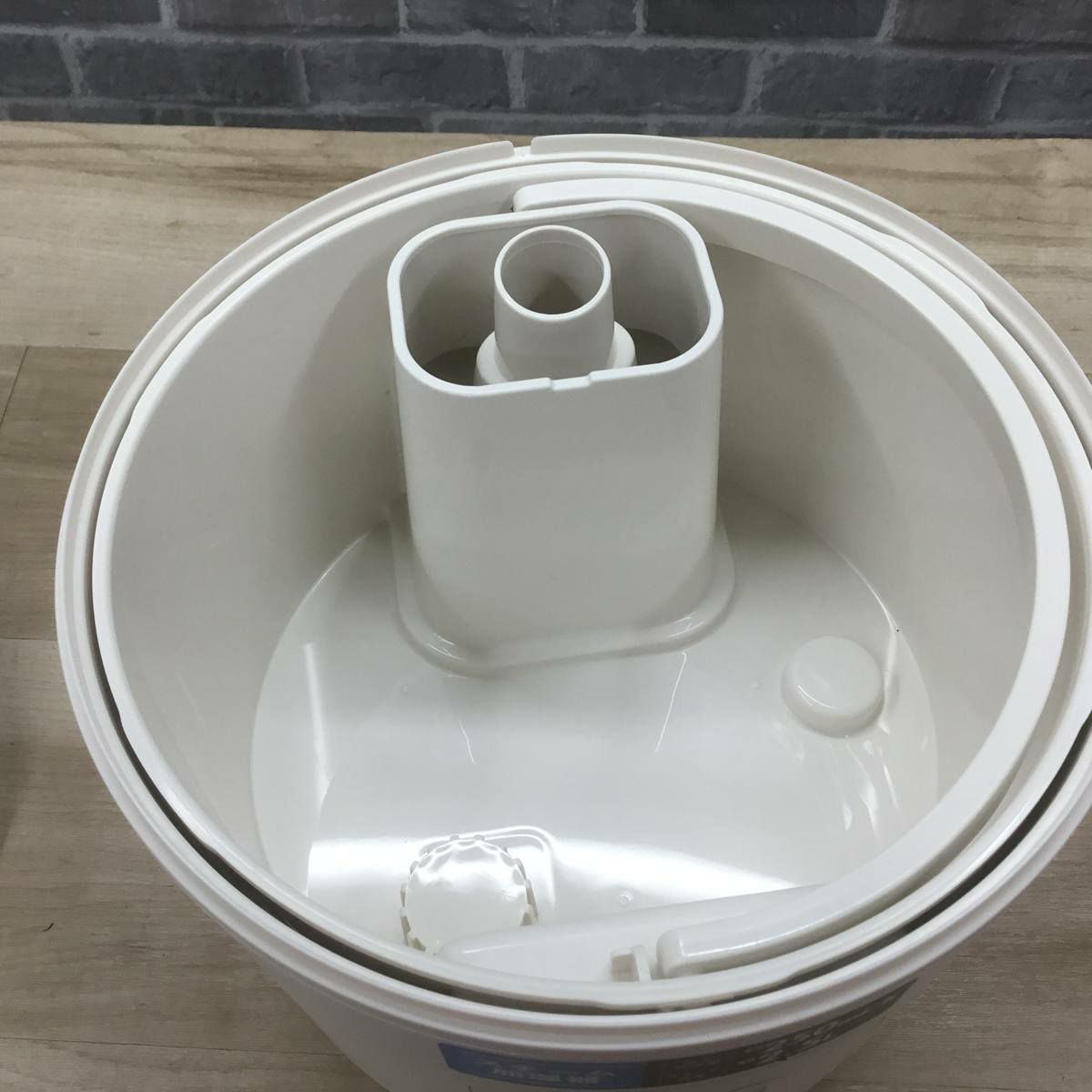 QUADS 加湿器 スチーム式 2.5L 7畳 STEAMS ホワイト QS328 2023年製