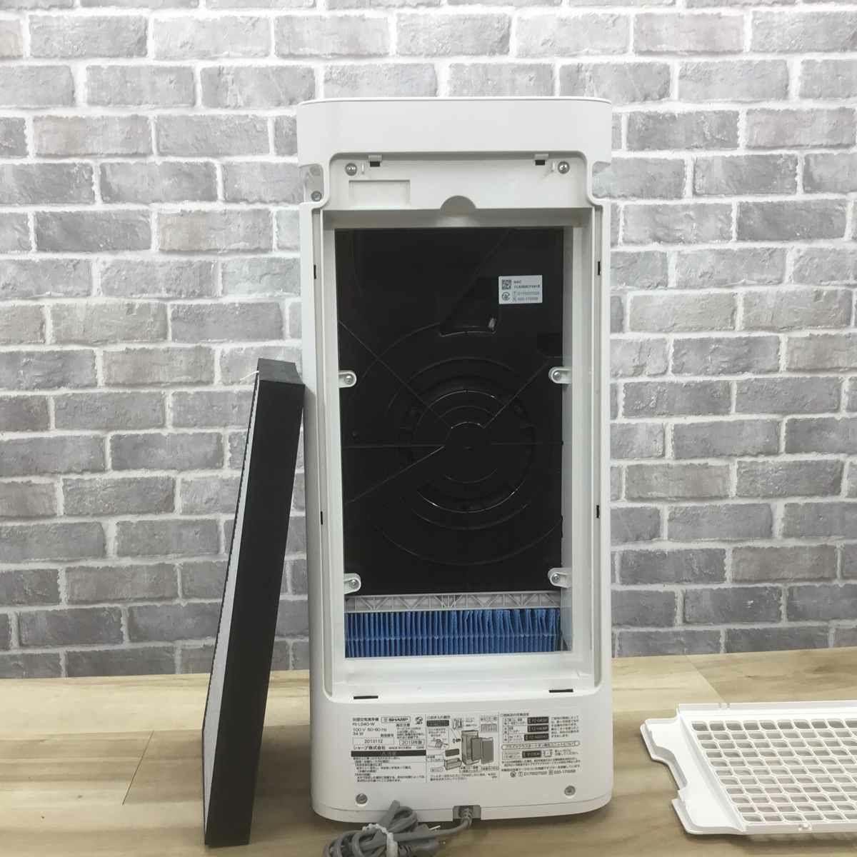 シャープ 加湿空気清浄機 18畳 PM2.5対応 プラズマクラスター25000 ホワイト KI-LS40-W 2019年製